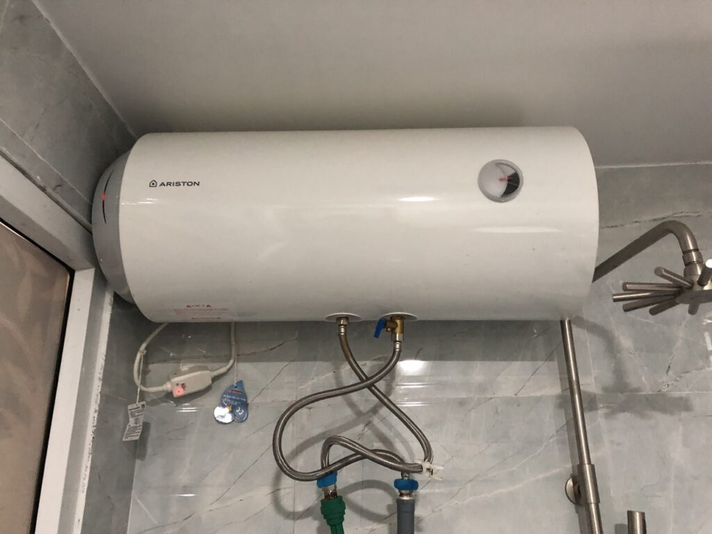 máy nước nóng 50l ariston
